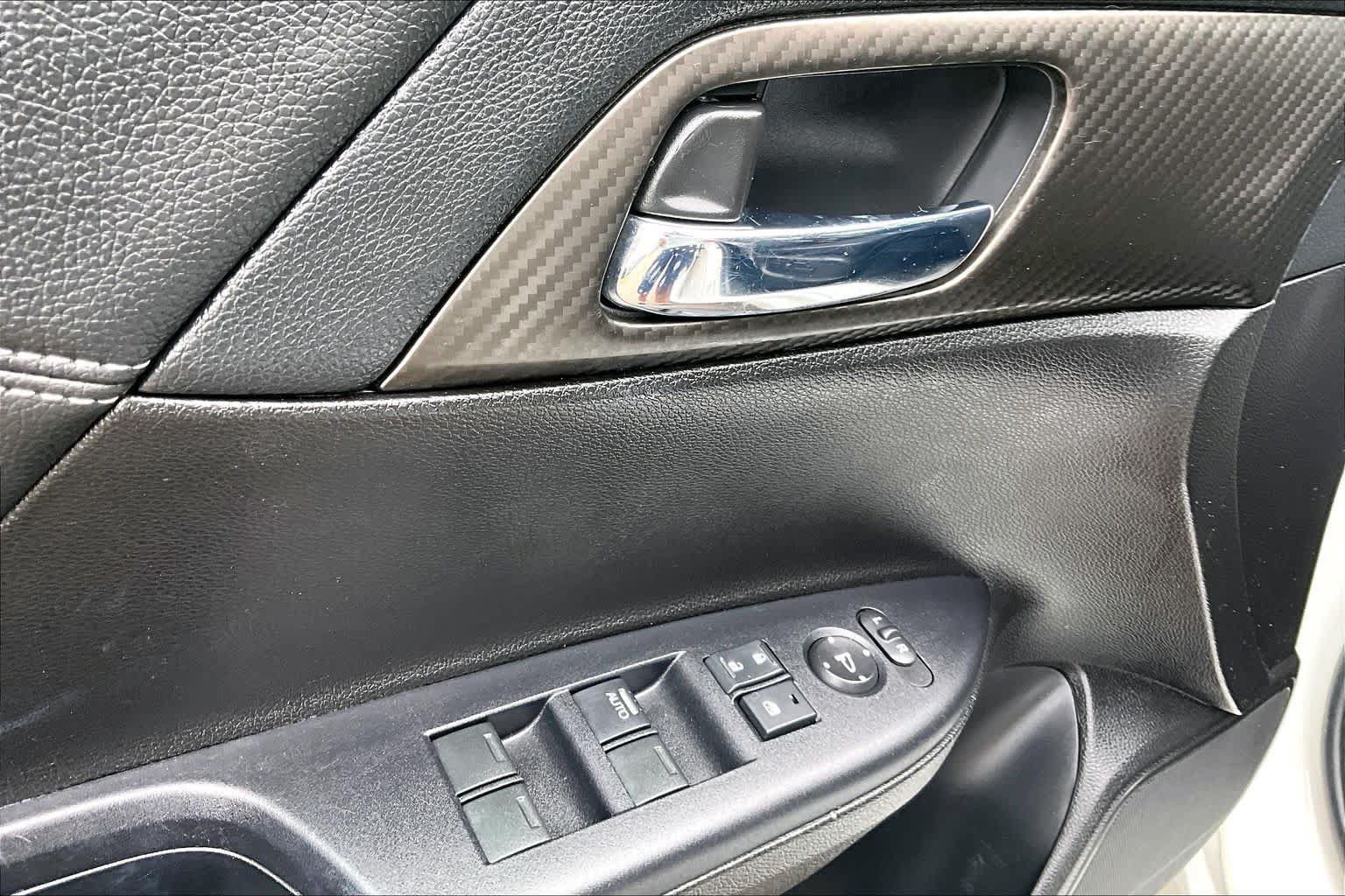 Used 2017 Honda Accord Sport image 31