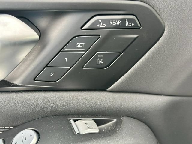 Used 2025 BMW X7 xDrive40i AWD/4WD image 27