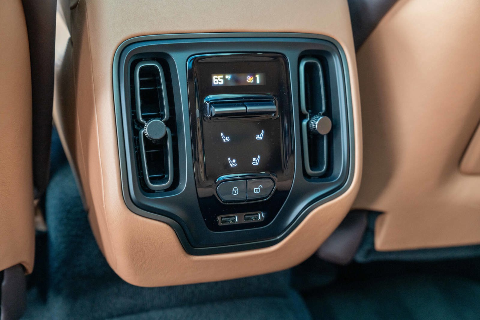 Used 2021 Aston Martin DBX image 33