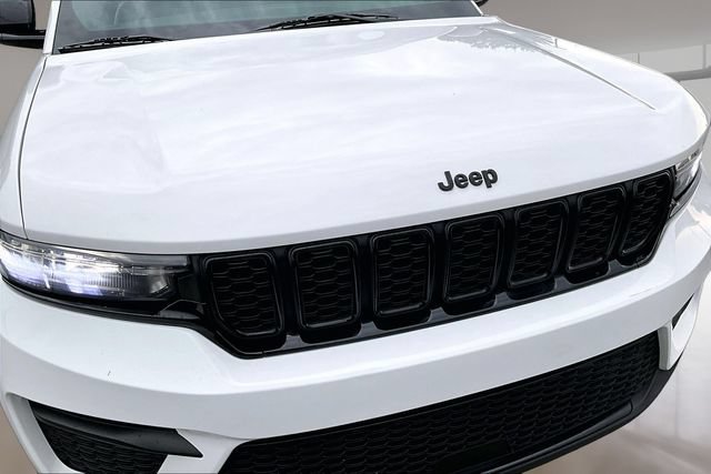 Used 2025 Jeep Grand Cherokee Altitude RWD image 27