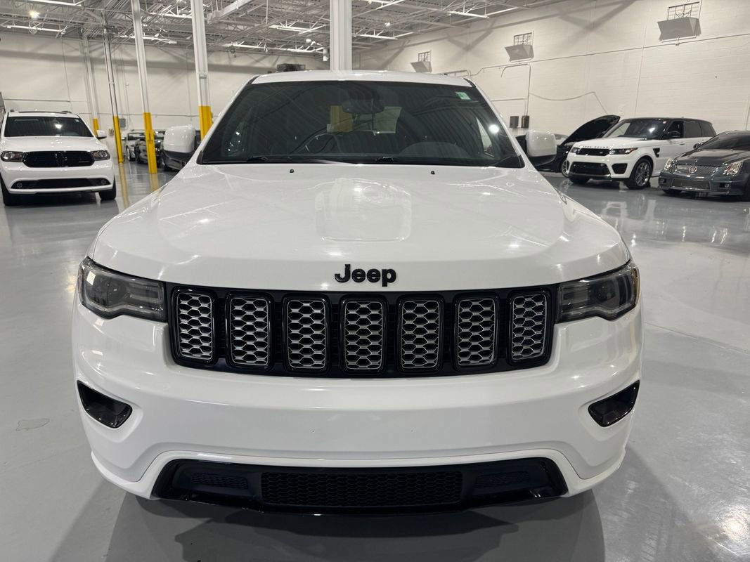 Used 2020 Jeep Grand Cherokee Altitude image 2