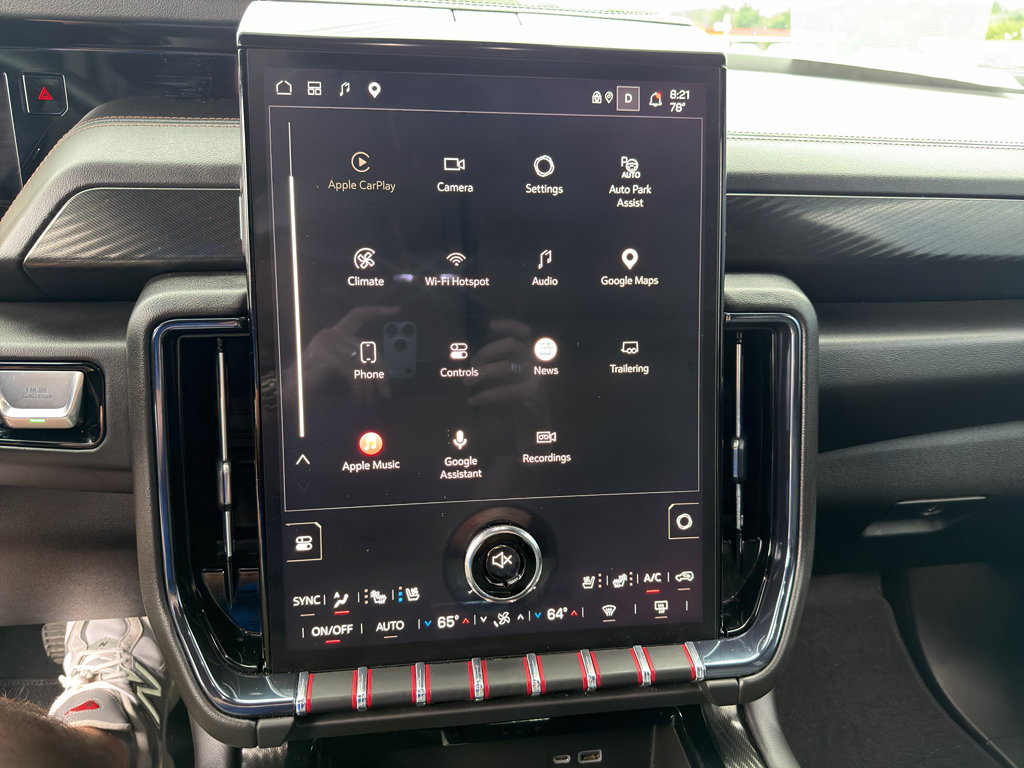 Used 2025 GMC Yukon XL AT4 AWD/4WD image 30