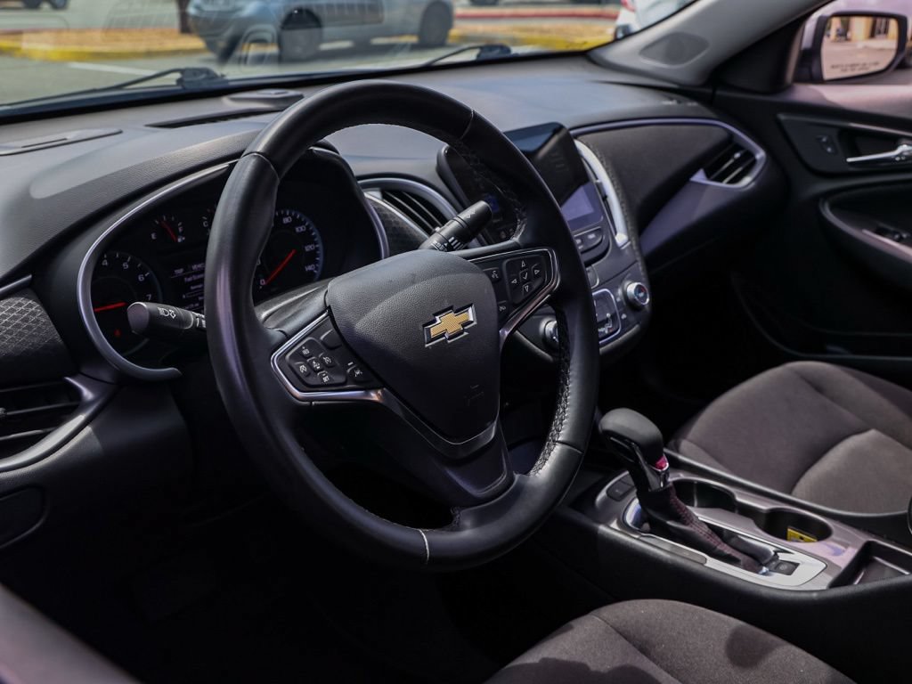 Used 2025 Chevrolet Malibu RS FWD image 14