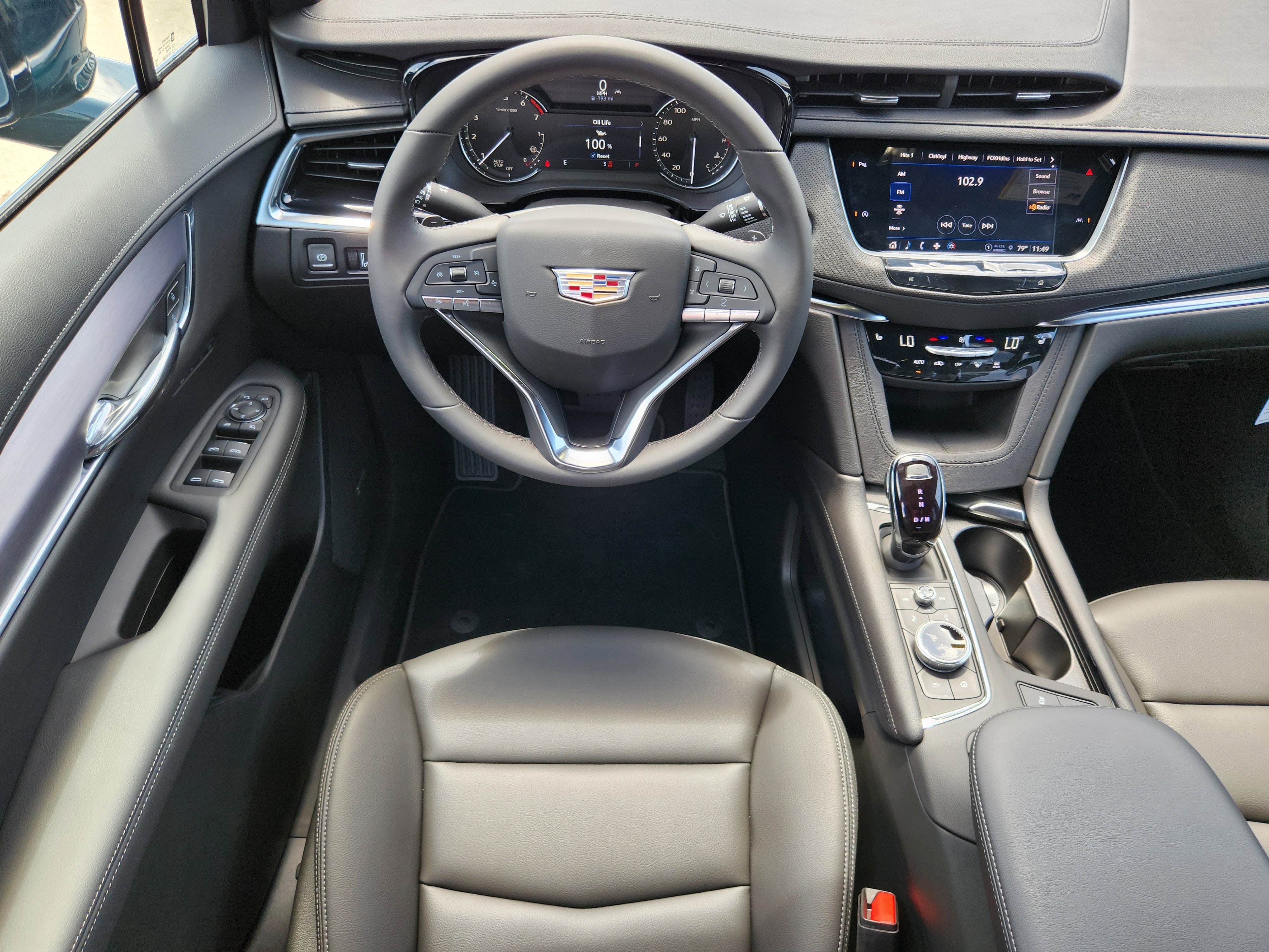 New 2025 Cadillac XT6 Luxury image 15