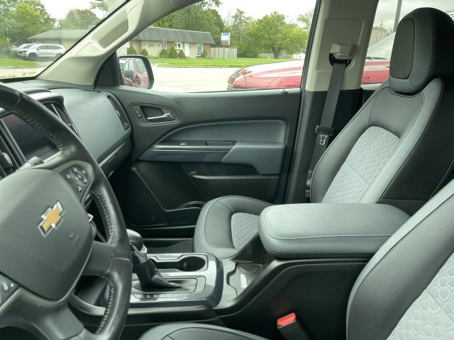 Used 2022 Chevrolet Colorado Z71 w/ Z71 Midnight Edition AWD/4WD image 3