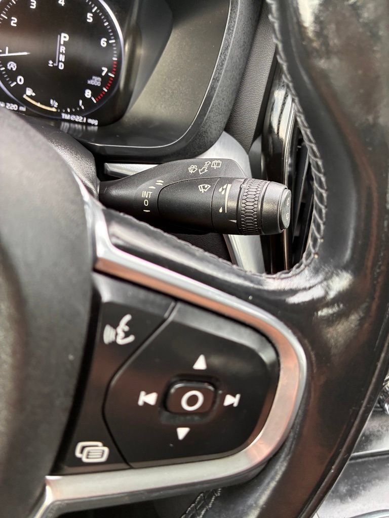 Used 2018 Volvo XC60 T5 Momentum w/ Vision Package AWD/4WD image 29