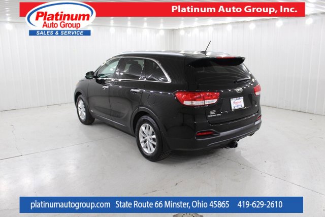 Used 2016 Kia Sorento LX image 3