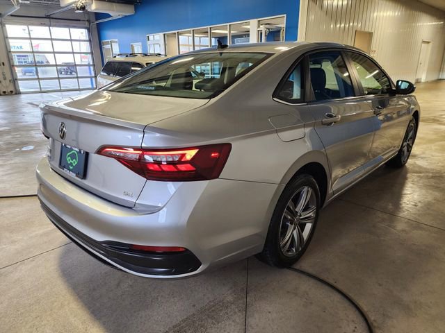 Used 2024 Volkswagen Jetta SE FWD image 4