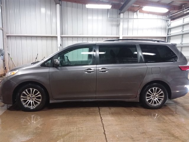 Used 2019 Toyota Sienna XLE FWD image 6