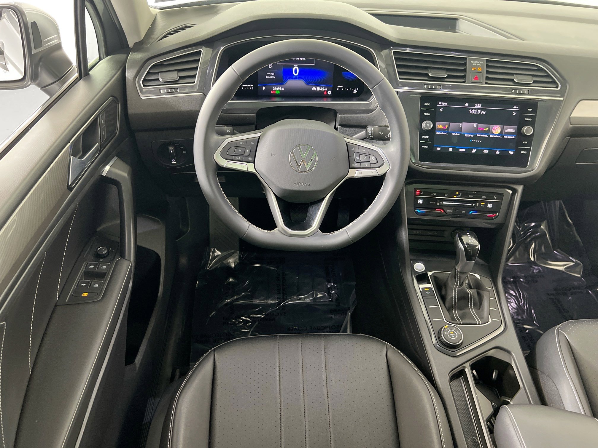 Used 2022 Volkswagen Tiguan SE AWD/4WD image 22