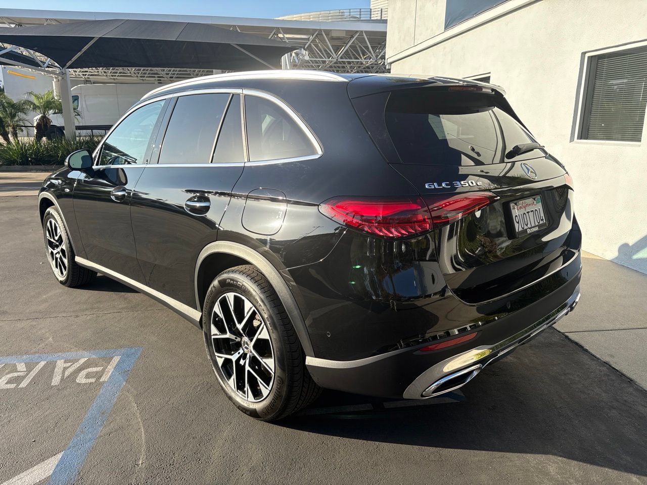 Used 2025 Mercedes-Benz GLC 350e 4MATIC image 5