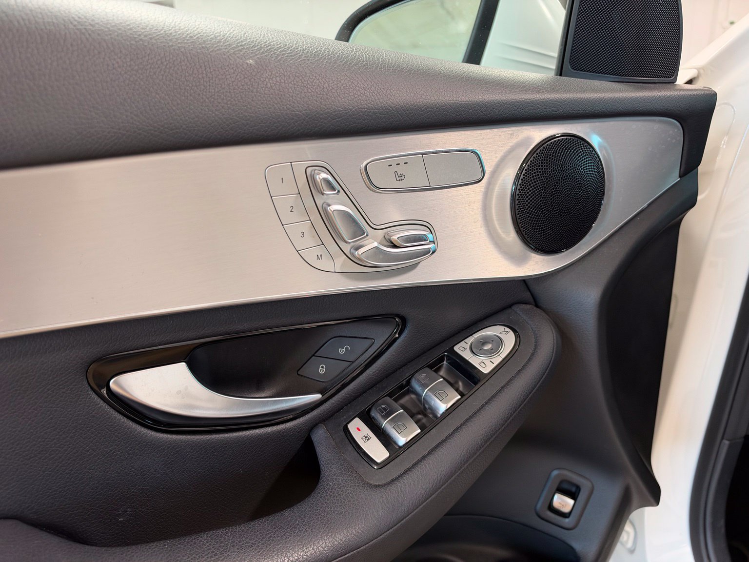 Used 2019 Mercedes-Benz GLC 300 image 12