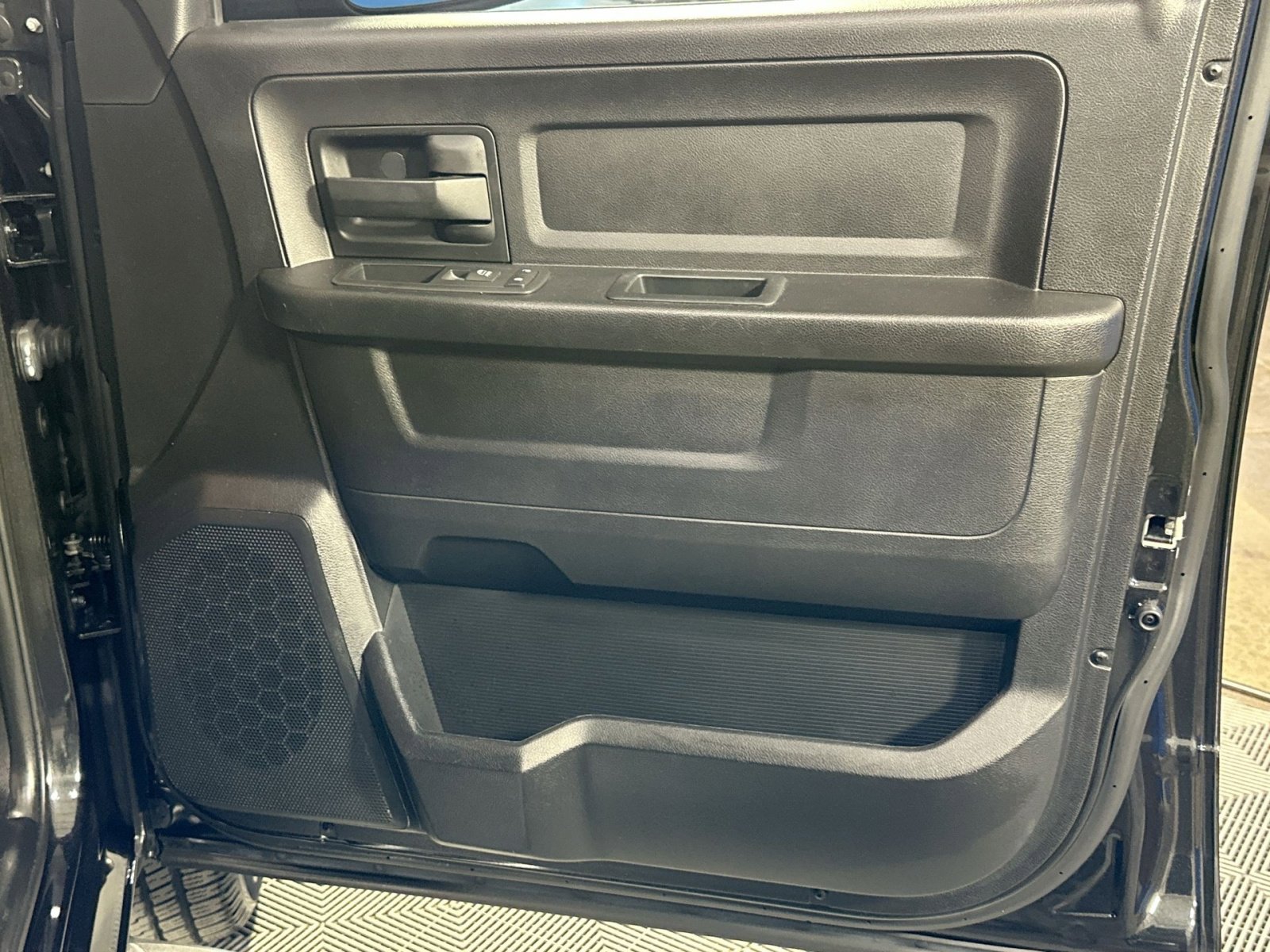 Used 2016 RAM 1500 Express image 35