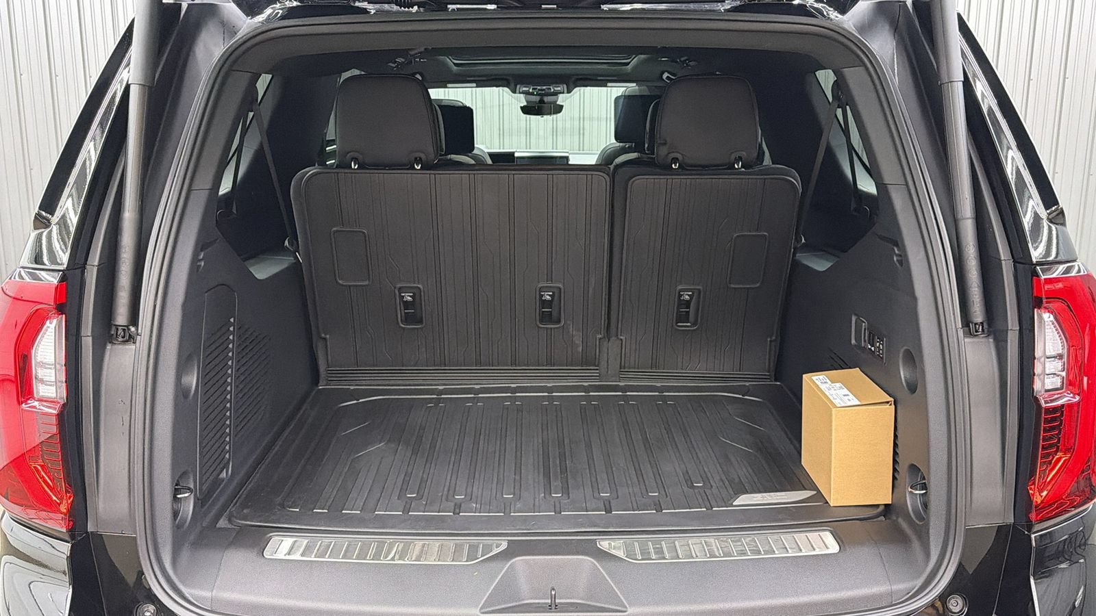 Used 2026 GMC Yukon XL Denali Ultimate w/ LPO, Floor Liner Package AWD/4WD image 16