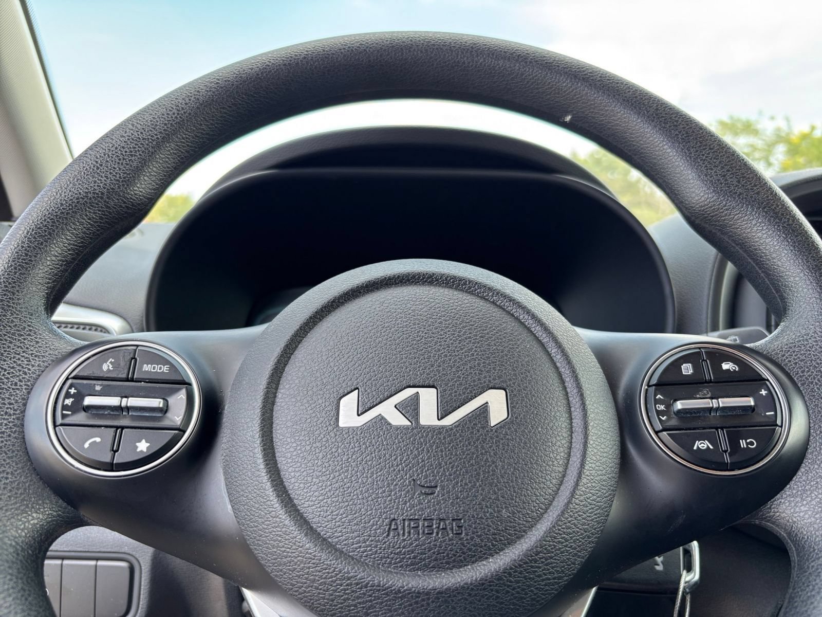 Used 2025 Kia Soul LX w/ LX Technology Package FWD image 25