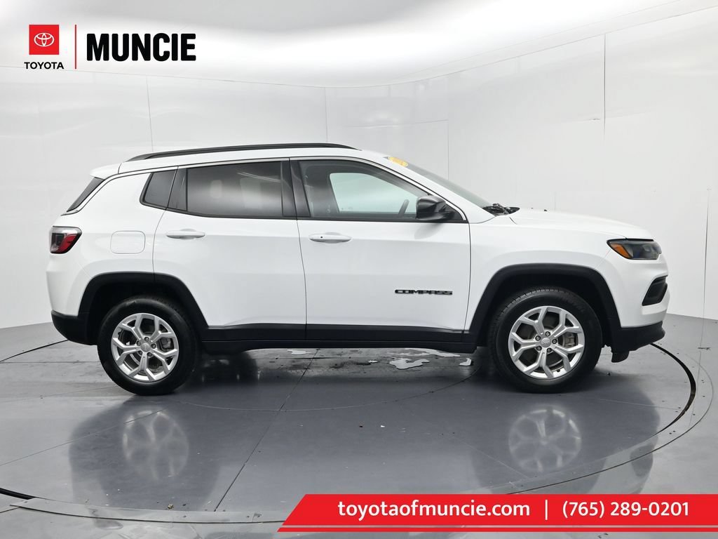 Used 2024 Jeep Compass Latitude AWD/4WD image 1