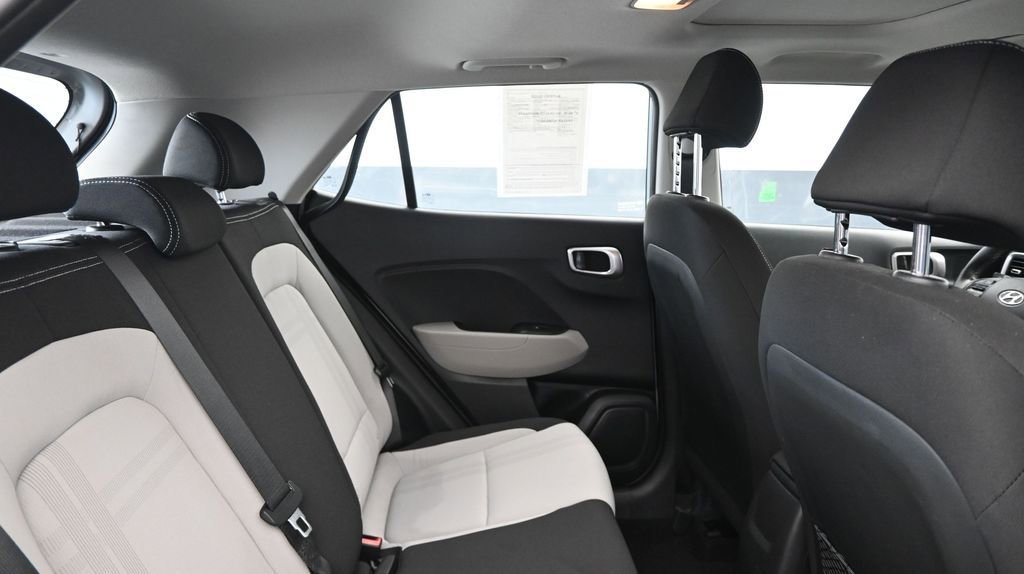 Used 2023 Hyundai Venue SEL FWD image 13
