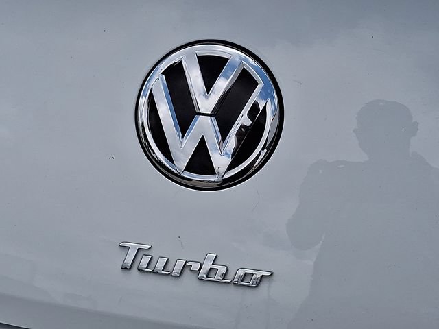 Used 2018 Volkswagen Beetle 2.0T SE FWD image 25