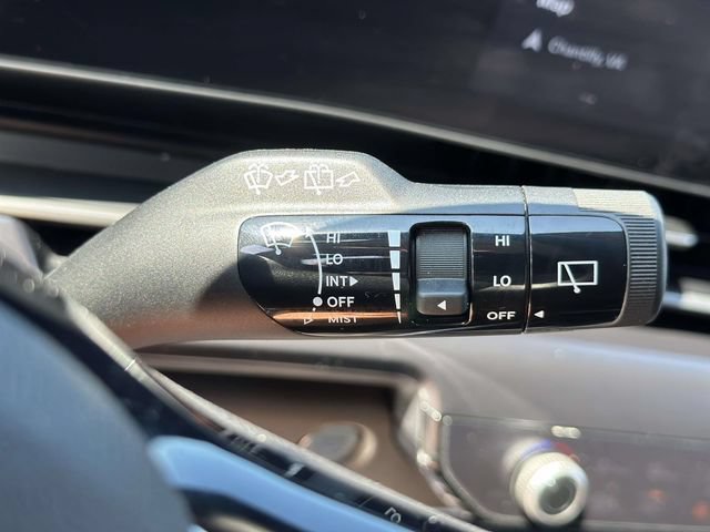 Used 2025 Kia Carnival LX FWD image 27