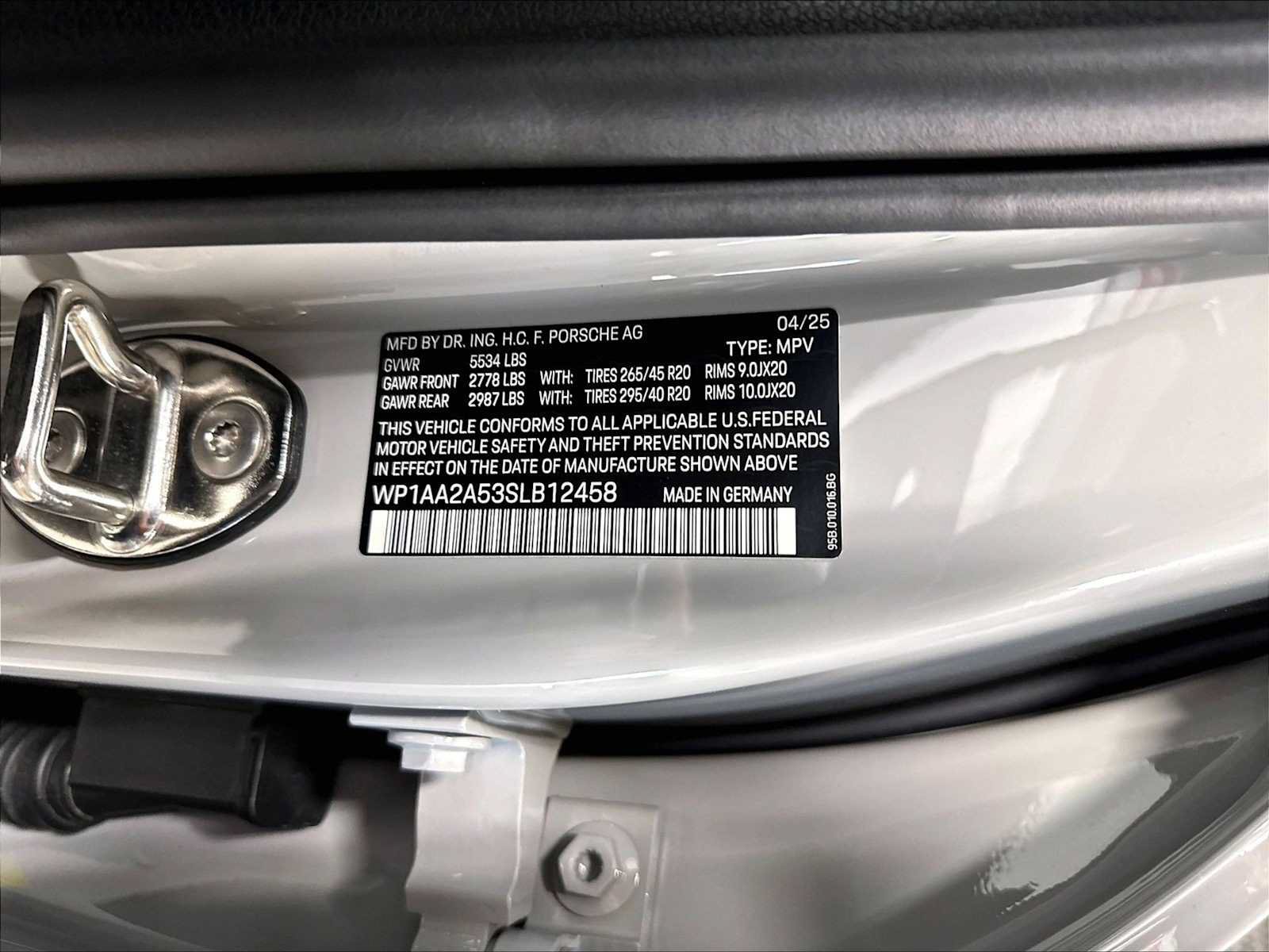 Used 2025 Porsche Macan AWD/4WD image 35