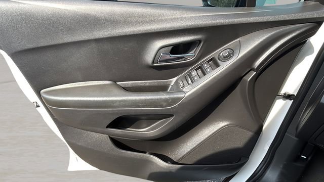 Used 2022 Chevrolet Trax LT w/ Driver Confidence Package image 17