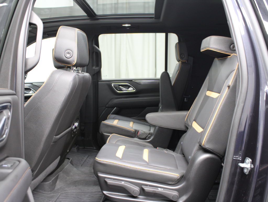 Used 2024 GMC Yukon XL AT4 w/ AT4 Premium Plus Package AWD/4WD image 17