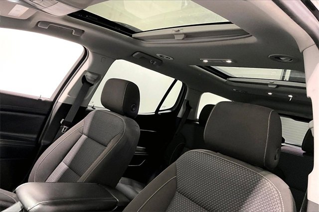 Used 2023 GMC Acadia SLE w/ LPO, Black Accent Package image 39