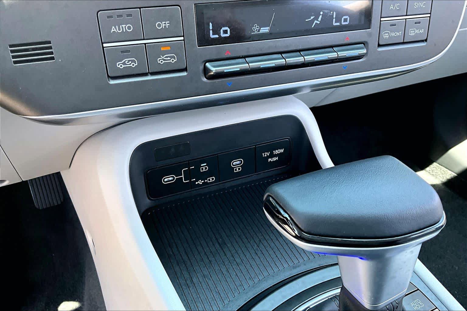 Certified 2025 Hyundai Kona SEL AWD/4WD image 48