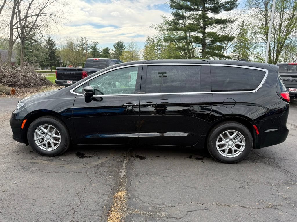 New 2026 Chrysler Pacifica Select FWD image 6