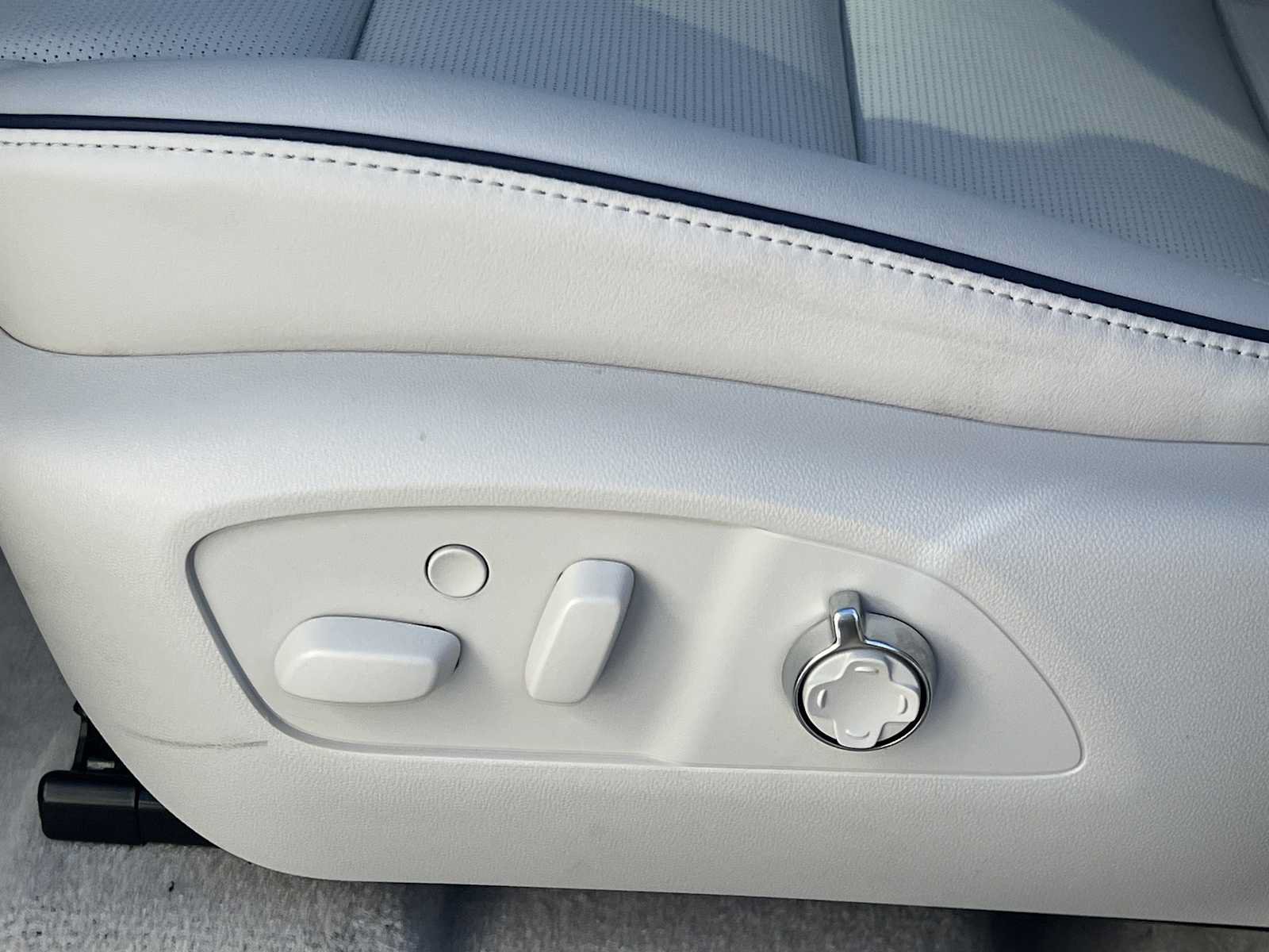 New 2026 Buick Enclave Avenir w/ Super Cruise Package FWD image 19