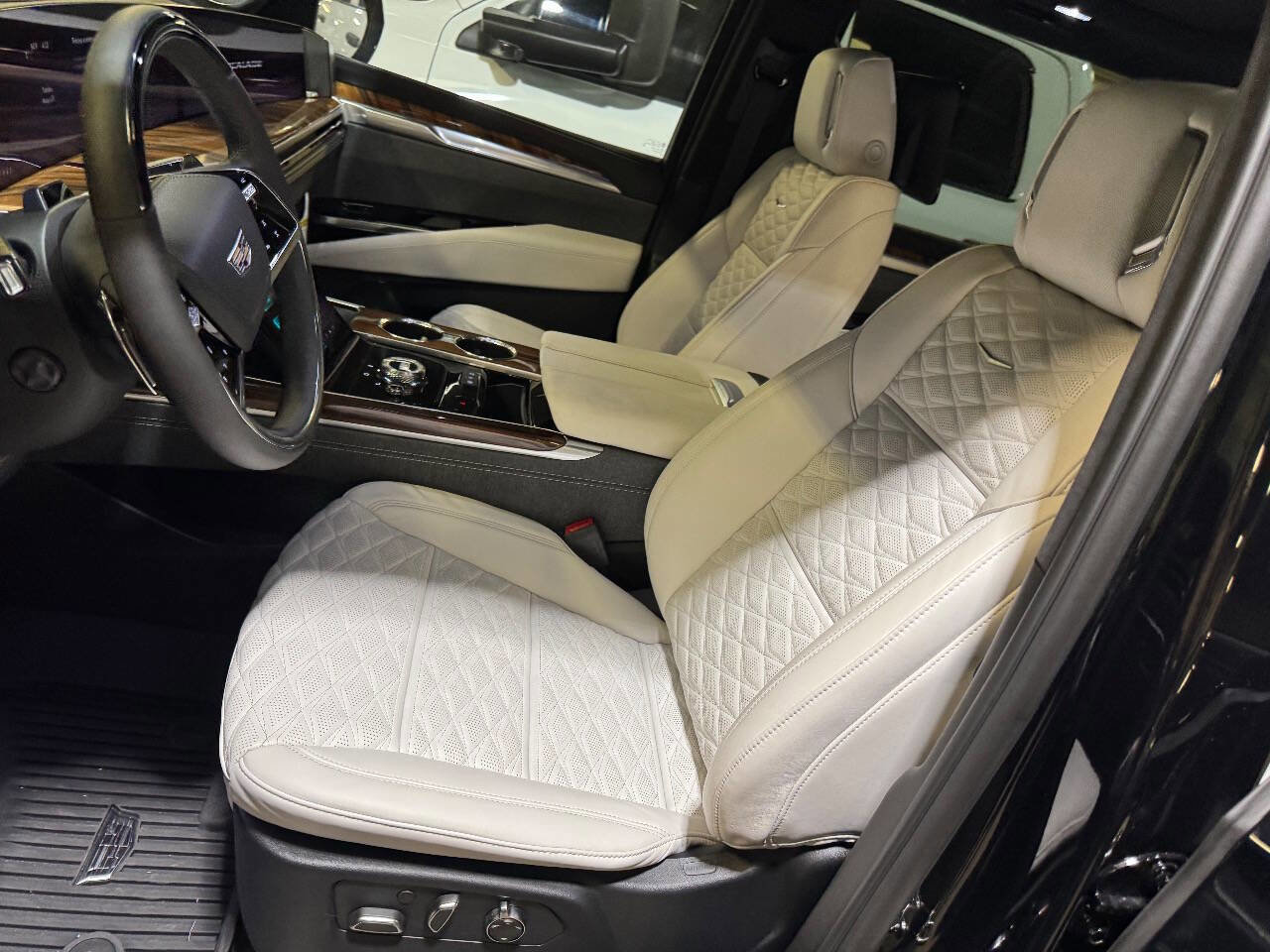 Used 2025 Cadillac Escalade ESV Sport Platinum w/ LPO, ONYX Package image 16