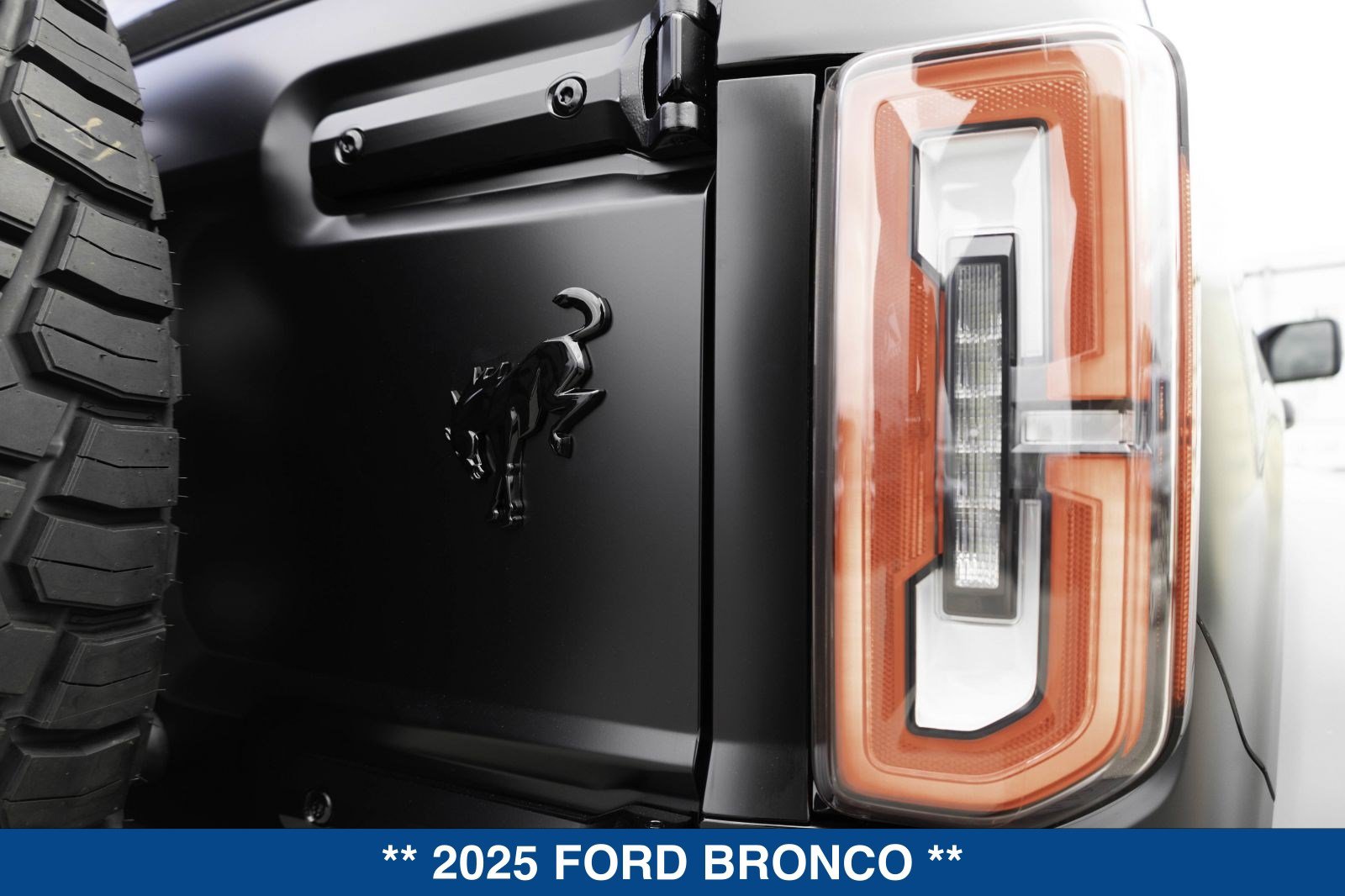 Used 2025 Ford Bronco Badlands AWD/4WD image 44