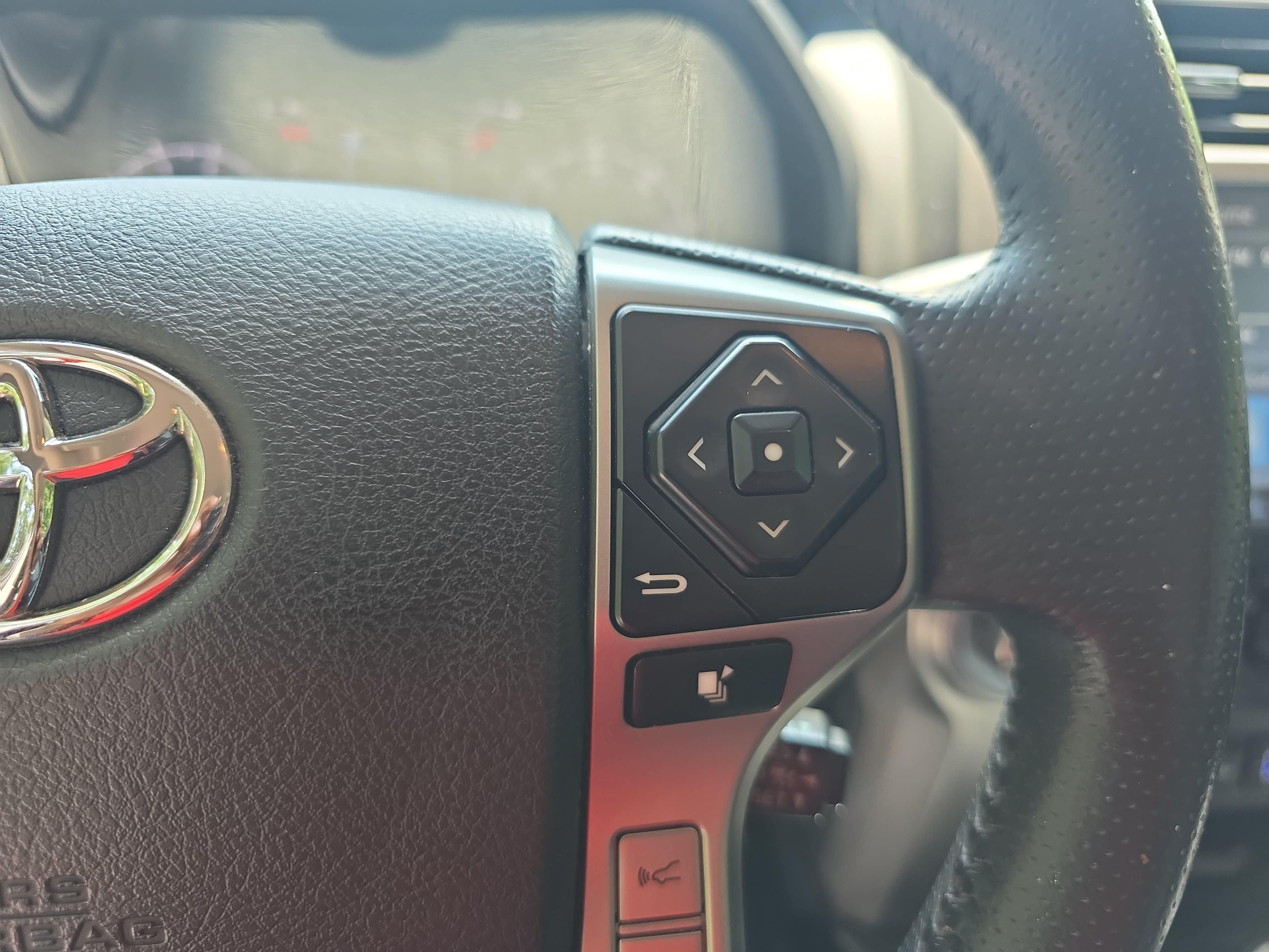 Used 2020 Toyota 4Runner SR5 Premium AWD/4WD image 17