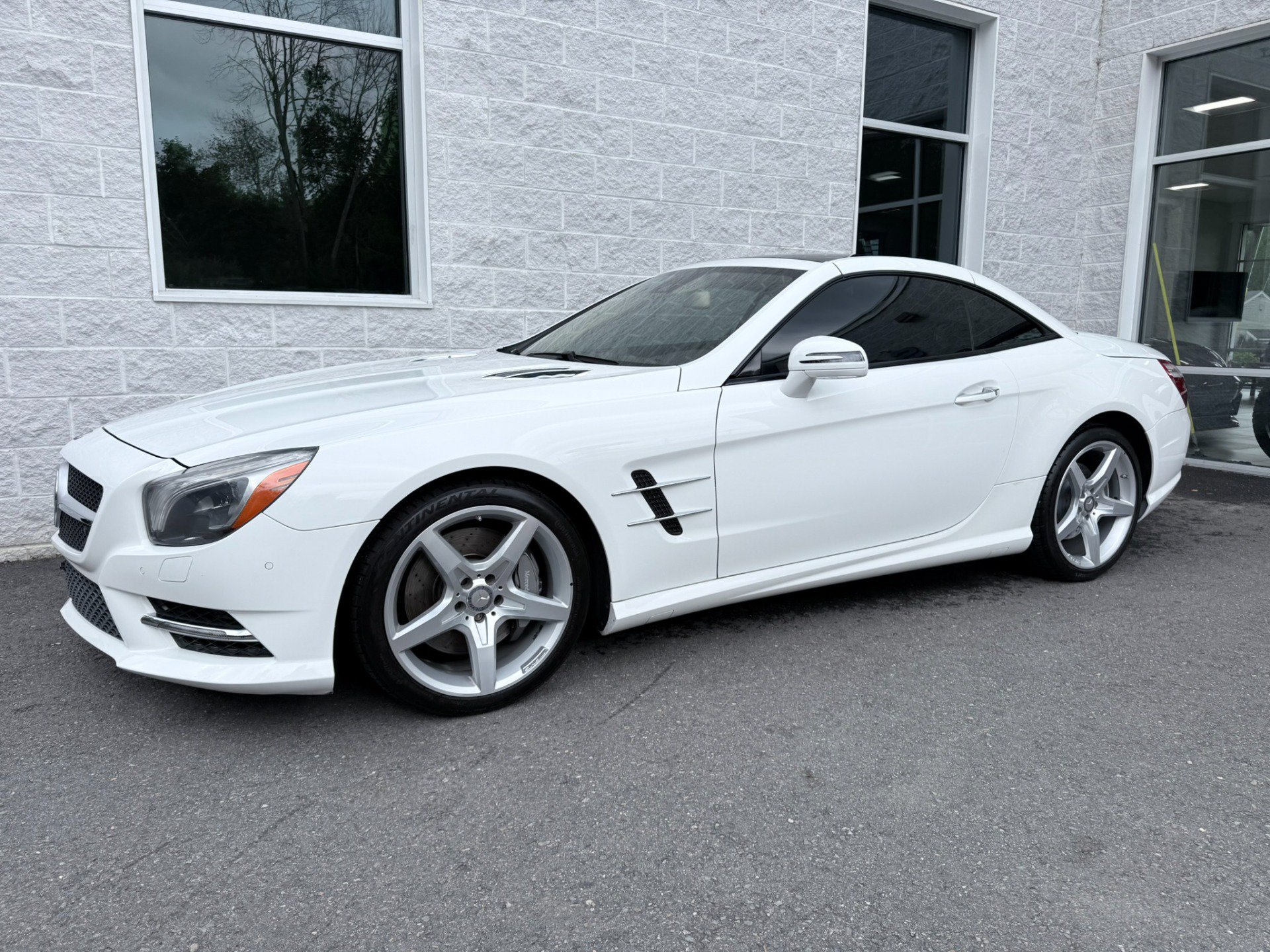 Used 2015 Mercedes-Benz SL 550 image 2