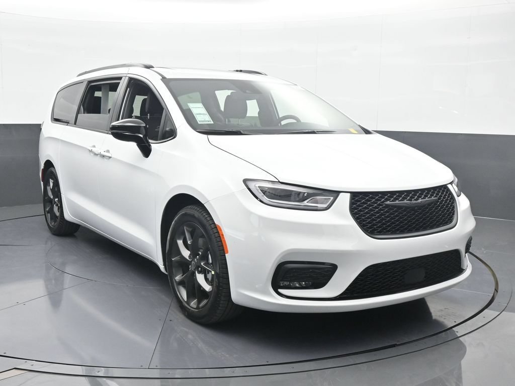 New 2026 Chrysler Pacifica Limited w/ S Appearance Package FWD image 9
