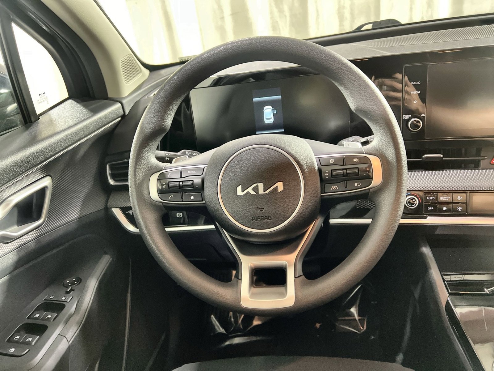Used 2023 Kia Sportage LX image 24
