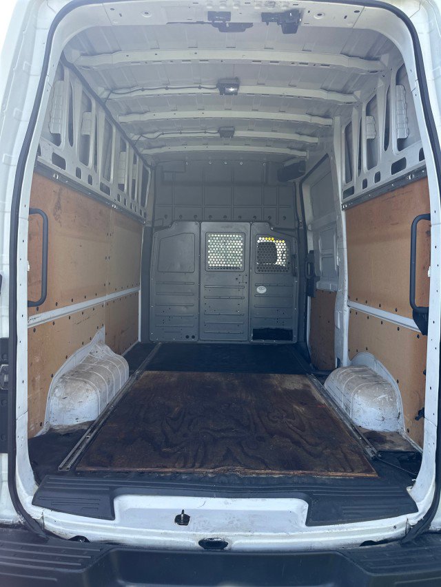 Used 2020 Nissan NV 2500 SV image 17