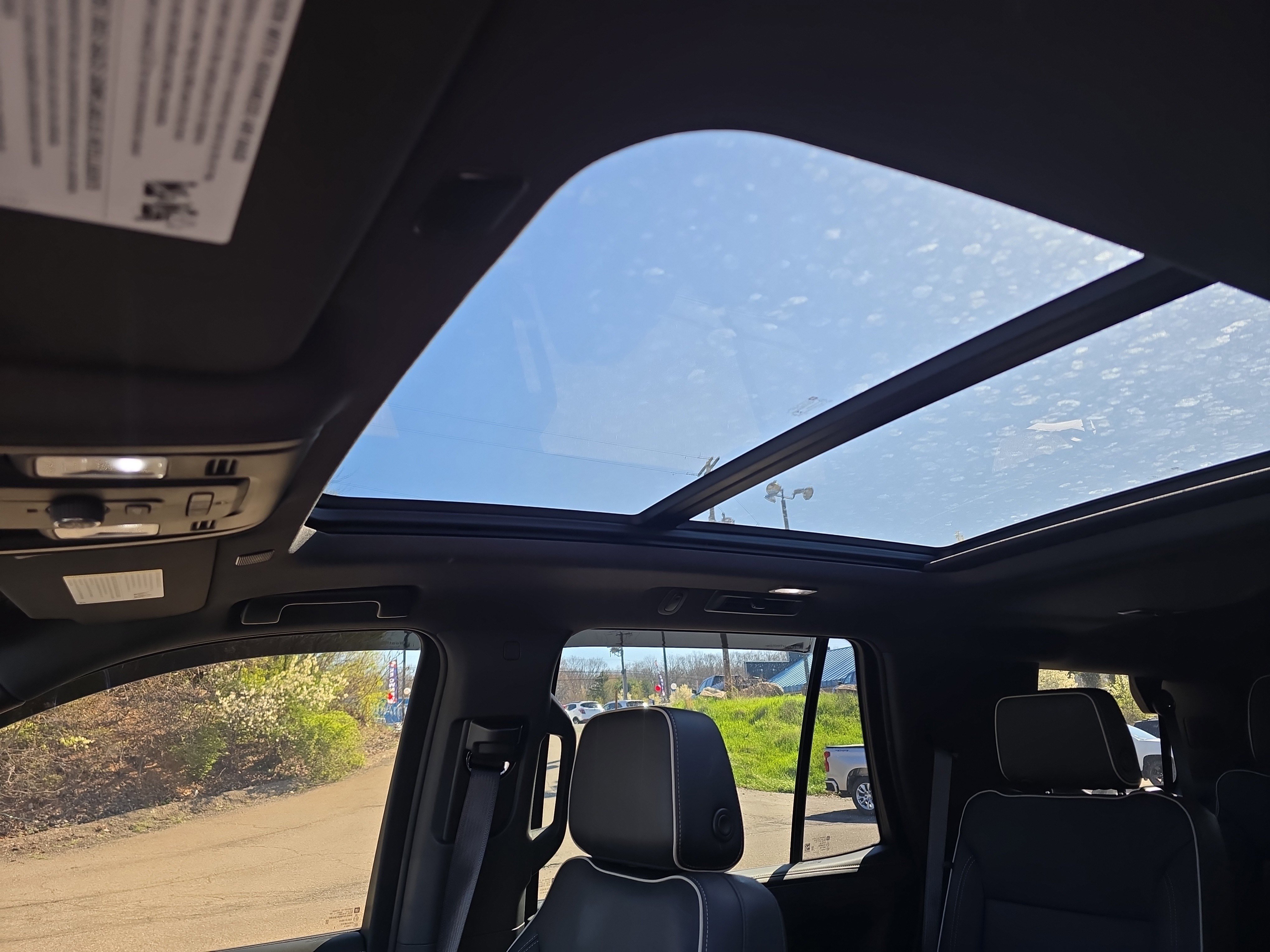 Used 2023 GMC Yukon SLT AWD/4WD image 36