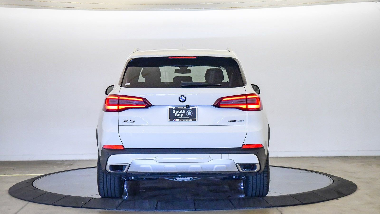 Certified 2022 BMW X5 xDrive40i w/ Parking Assistance Package image 3