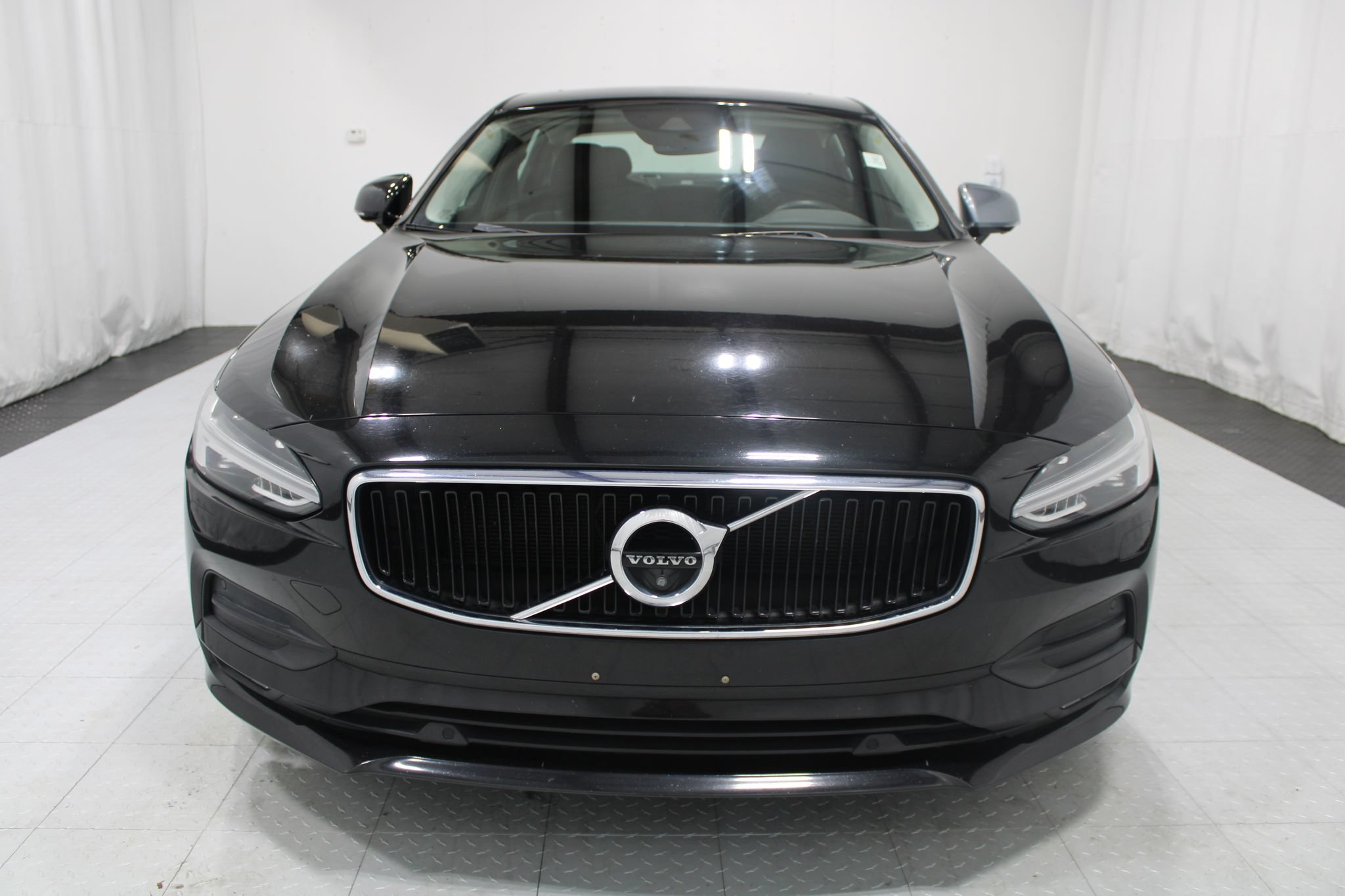 Used 2018 Volvo S90 T5 Momentum w/ Convenience Package AWD/4WD image 3
