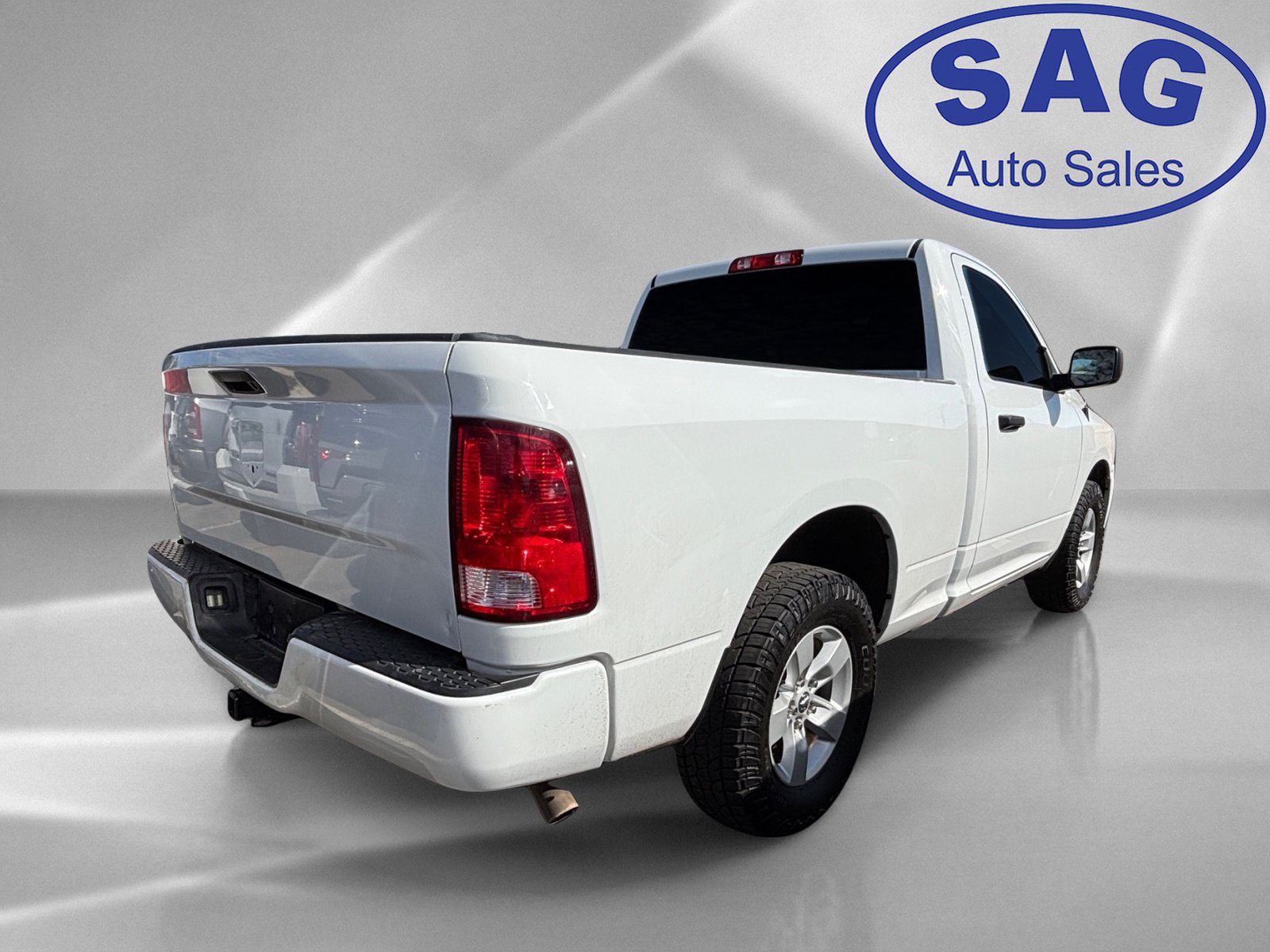 Used 2018 RAM 1500 Express RWD image 3