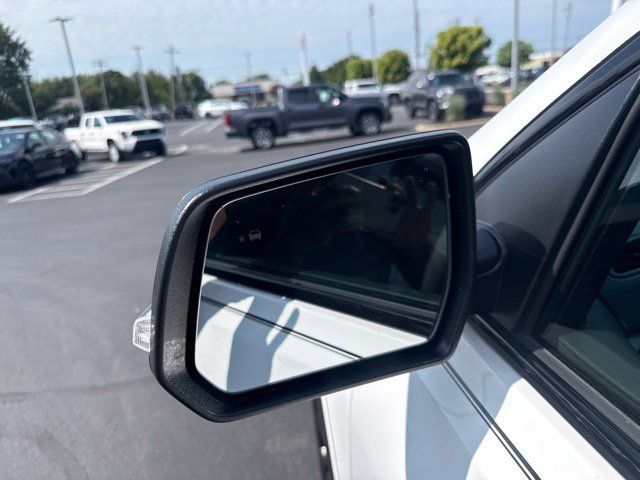 Used 2023 GMC Acadia SLE w/ Driver Convenience Package FWD image 11