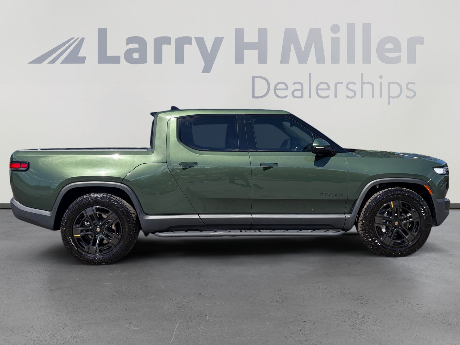 Used 2025 Rivian R1T Adventure AWD/4WD image 6