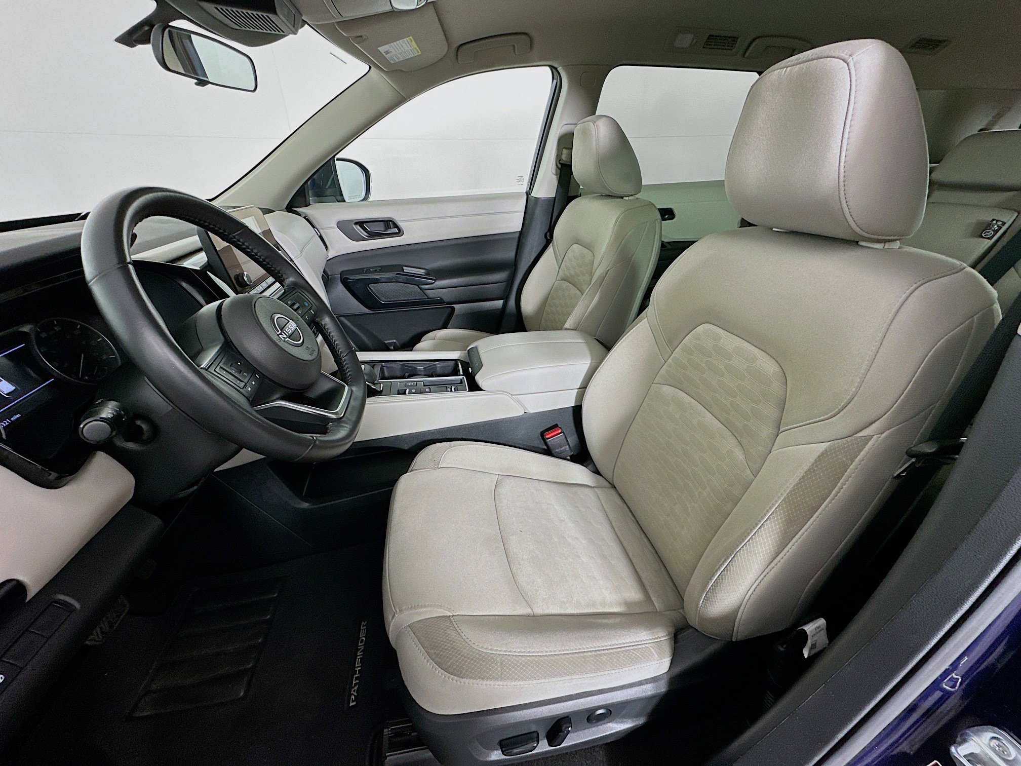 Used 2024 Nissan Pathfinder SV image 13