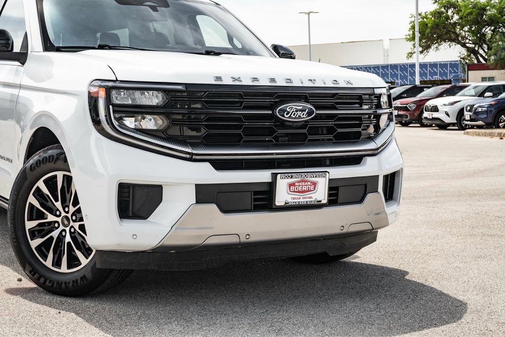 Used 2025 Ford Expedition Max Platinum AWD/4WD image 3