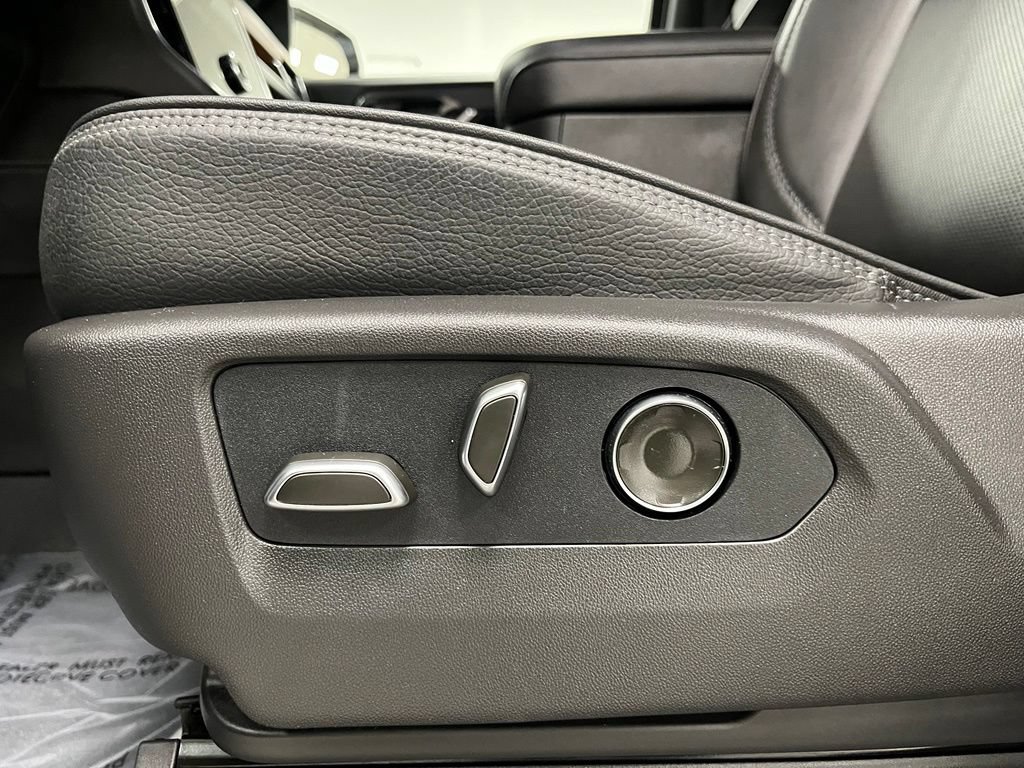 Used 2026 GMC Yukon Denali w/ Sun & Power Step Package AWD/4WD image 23