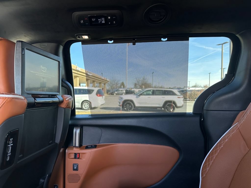 New 2026 Chrysler Pacifica Pinnacle AWD/4WD image 17