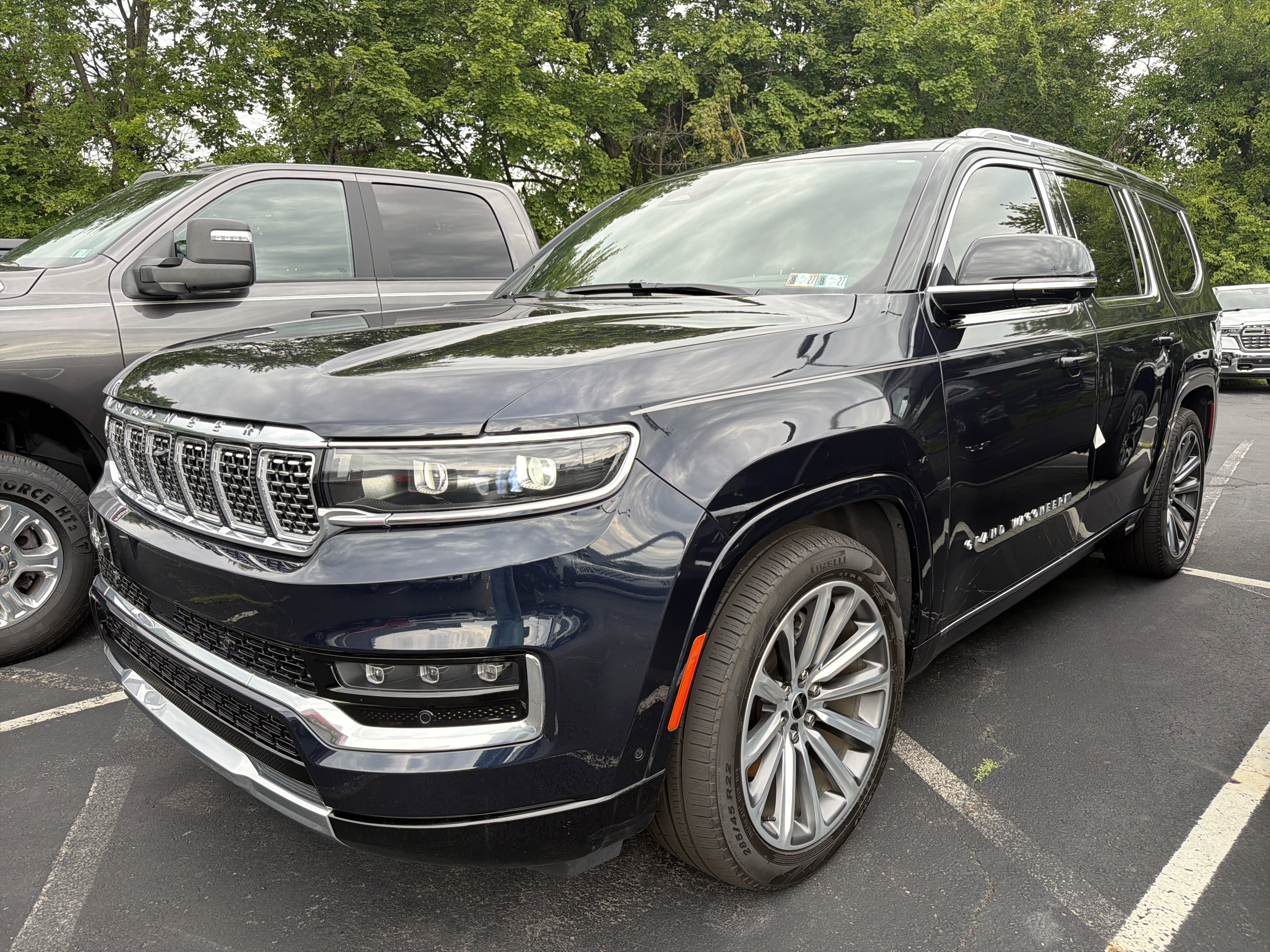 Used 2025 Jeep Grand Wagoneer 4WD image 3