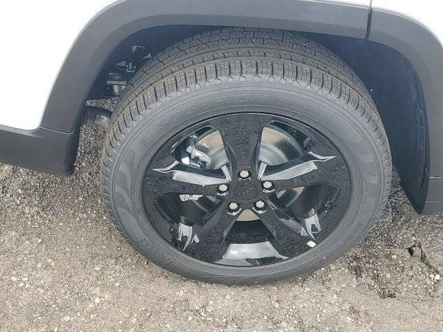 New 2026 Jeep Grand Cherokee L Limited w/ Limited Altitude Package AWD/4WD image 5