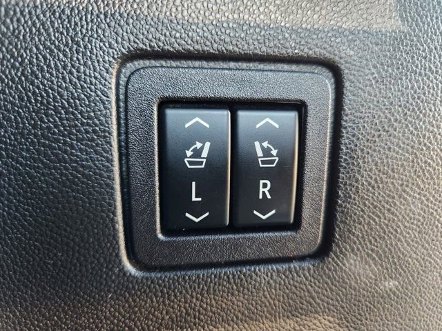 Used 2022 Chevrolet Traverse High Country image 37